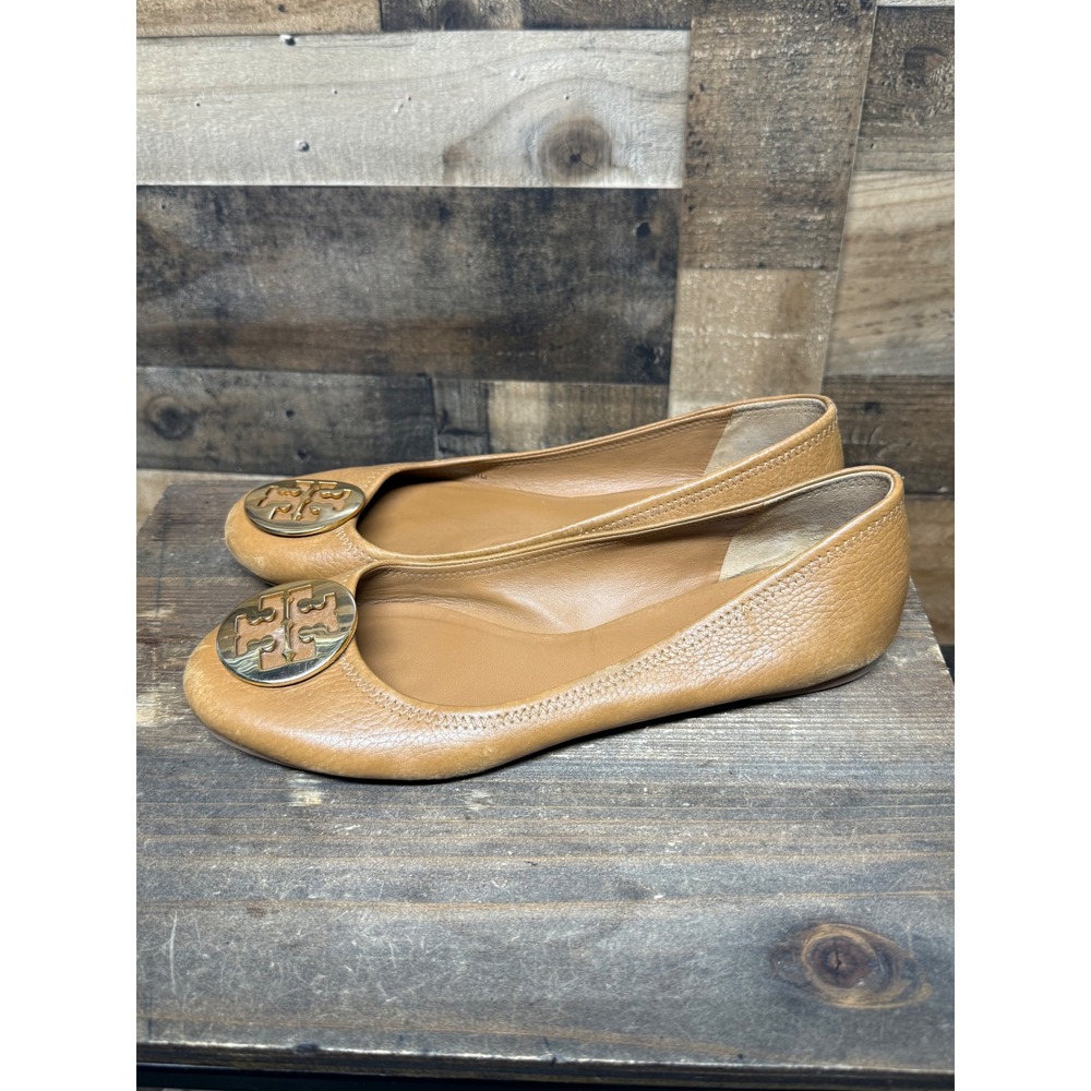 Tory Burch Reva Ballet Flats Tan Pebbled Leather Gold Logo Medallion Size 11M